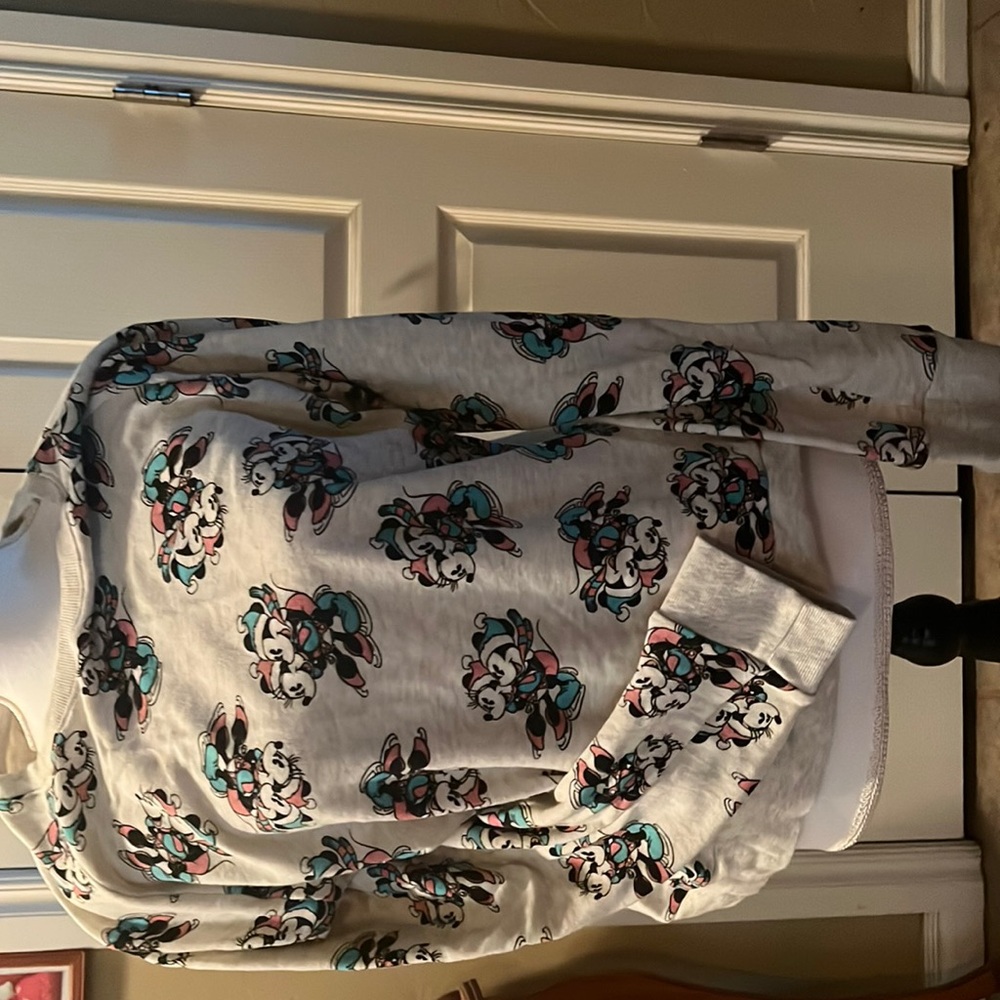 Disney sweatshirt xl